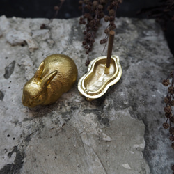 。默契之中。NO.09-3 瑞兔線香座 黃銅 第3張的照片