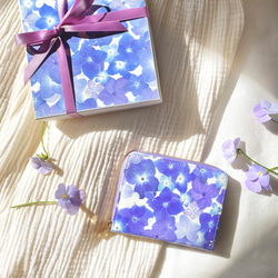 【予約販売】母の日ギフト『むらさき紫陽花柄』押し花レザーミニ財布 1枚目の画像
