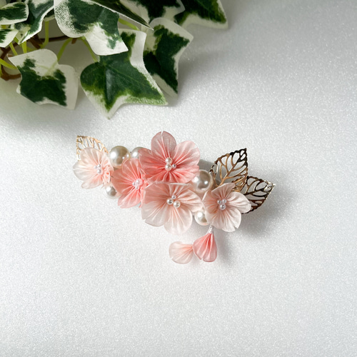 薄桜の帯留め】正絹つまみ細工の帯留め 成人式 卒業式 結婚式 帯留め