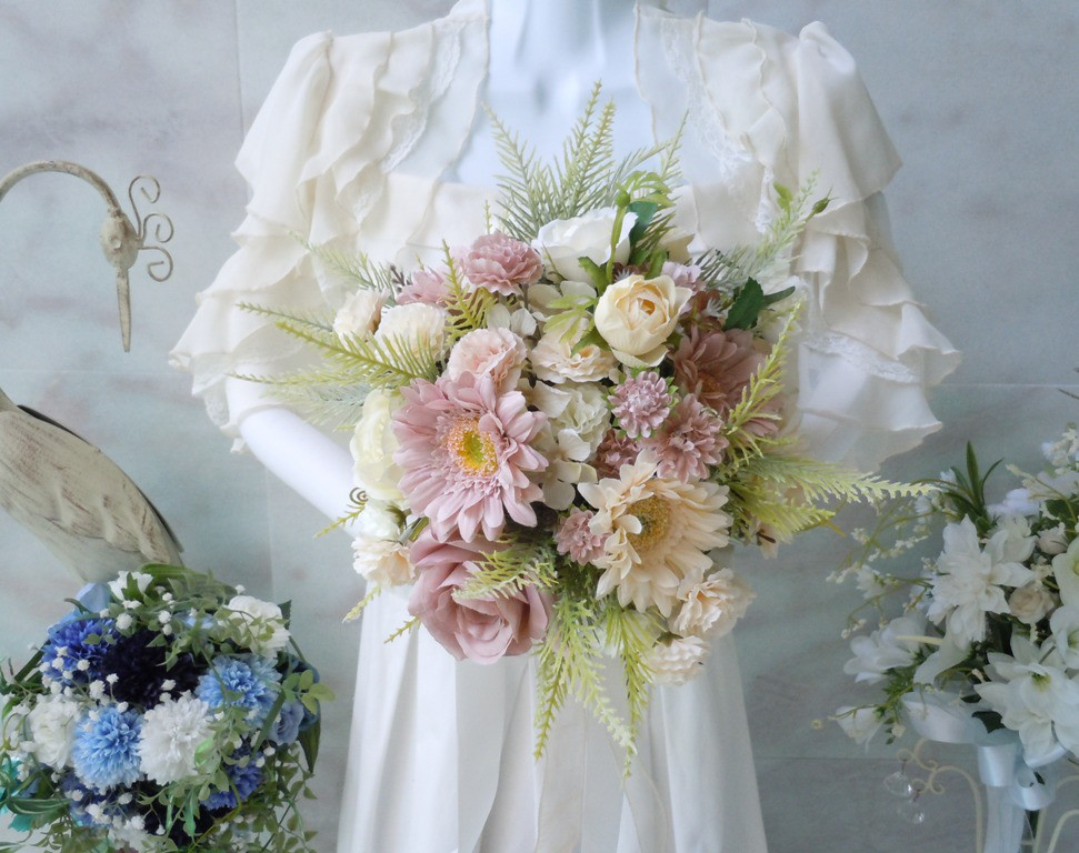 ◆ヌーディーカラーのラウンドブーケ◆ガーベラ アイボリー ベージュ ウエディングブーケ ニュアンスカラー くすみ色