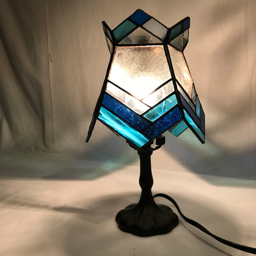 ステンドグラスのスタンドランプ スタンドライト・テーブルランプ がら  