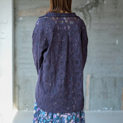 享受純粹的感覺♪ 適合休閒穿著的復古花卉蕾絲襯衫 (24s-05) 木炭色 第2張的照片