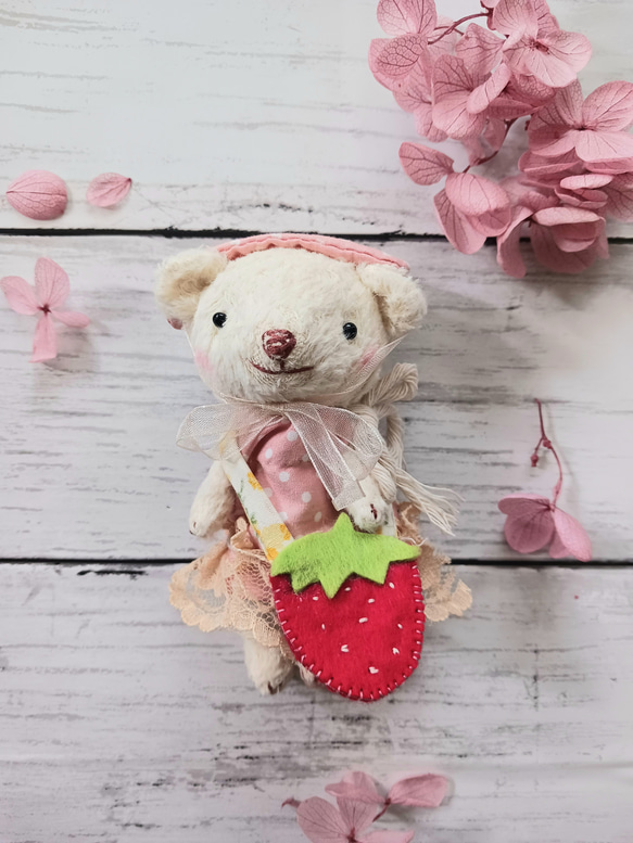 日本作家 テディベア ぬいぐるみ くま いちご アンティーク アートドール 🐻販売中のKumami Bearの子たち —— #ベルズルーム #bellsroom