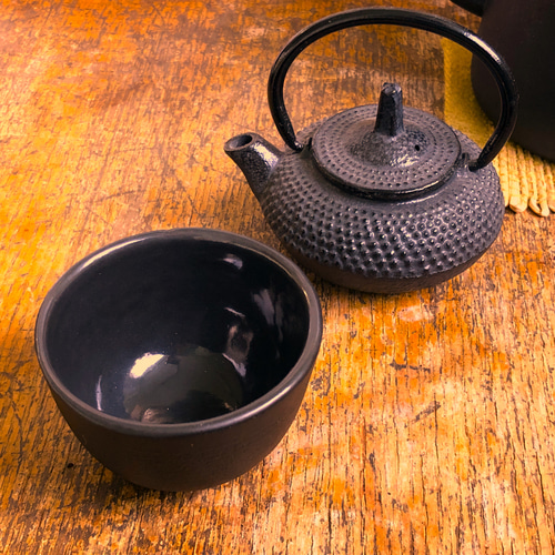 シンプルな黒・ホーロー引き 南部鉄器ぐいのみ 酒杯・酒壺 工房ひで