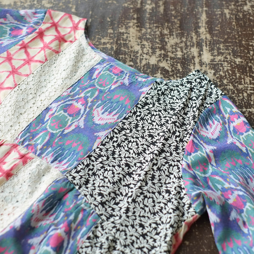 フラボア／日本製 異素材切り替え パッチワーク風ブラウス 長袖フリンジカラフル フラボア／日本製 異素材切り替え パッチワーク風ブラウス 長袖