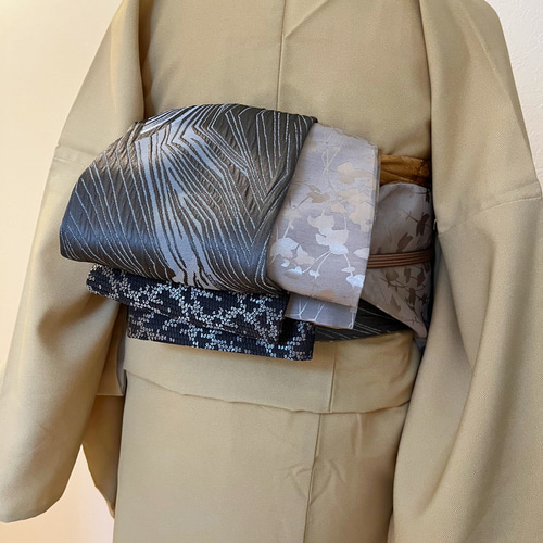 ☆美品 残 ゴールド清楚な気品ある袋帯