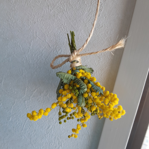 ミモザの花だけを束ねたドライフラワーミニブーケ そのまま置くだけで