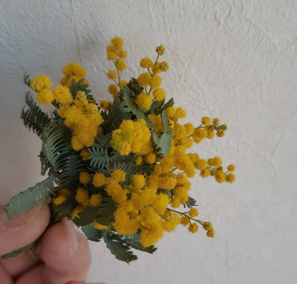 ミモザの花だけを束ねたドライフラワーミニブーケ 母の日  送別 ギフト お祝 スワッグ  誕生日 お礼 スワッグ 2枚目の画像