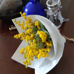 ミモザの花だけを束ねたドライフラワーミニブーケ 母の日  送別 ギフト お祝 スワッグ  誕生日 お礼 スワッグ 1枚目の画像