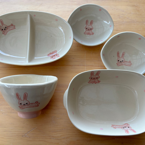 子供用食器セット 化粧箱入り（いちご、女の子、うさぎ、はりねずみ