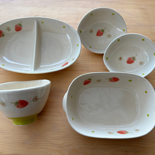 子供用食器セット 化粧箱入り（いちご、女の子、うさぎ、はりねずみ