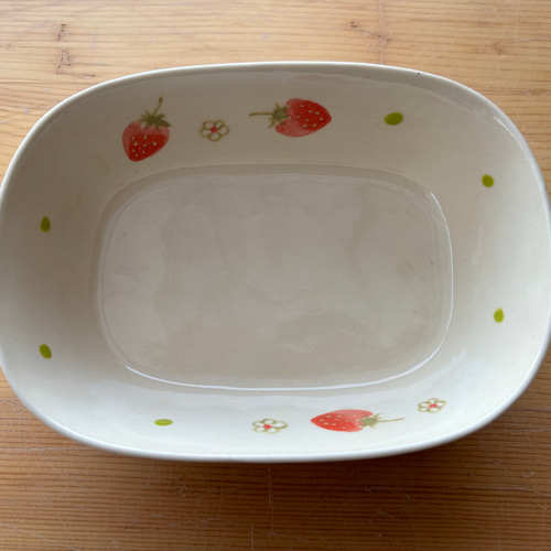 子供用食器セット 化粧箱入り（いちご、女の子、うさぎ、はりねずみ