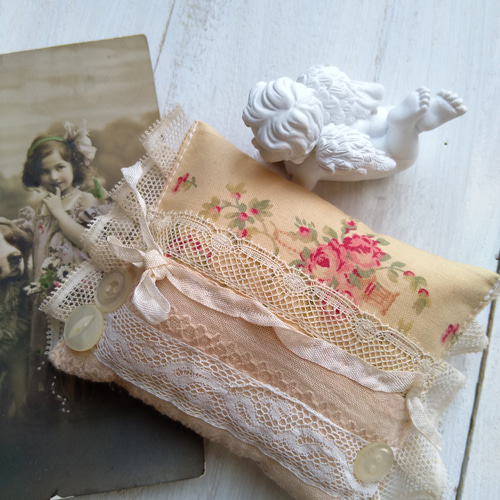 古風な薔薇とアンティークレースのピンクッション その他