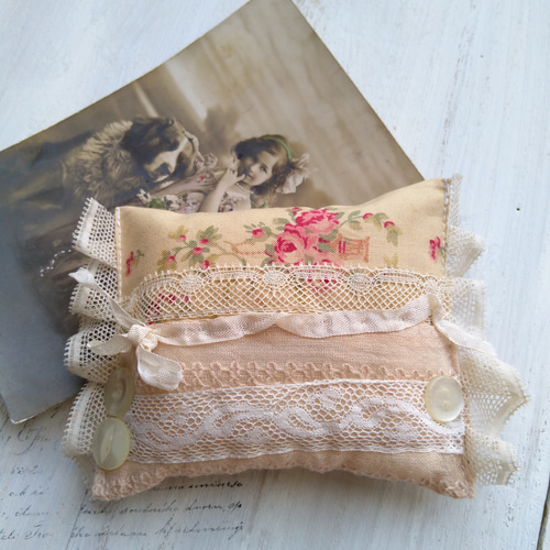 古風な薔薇とアンティークレースのピンクッション その他インテリア