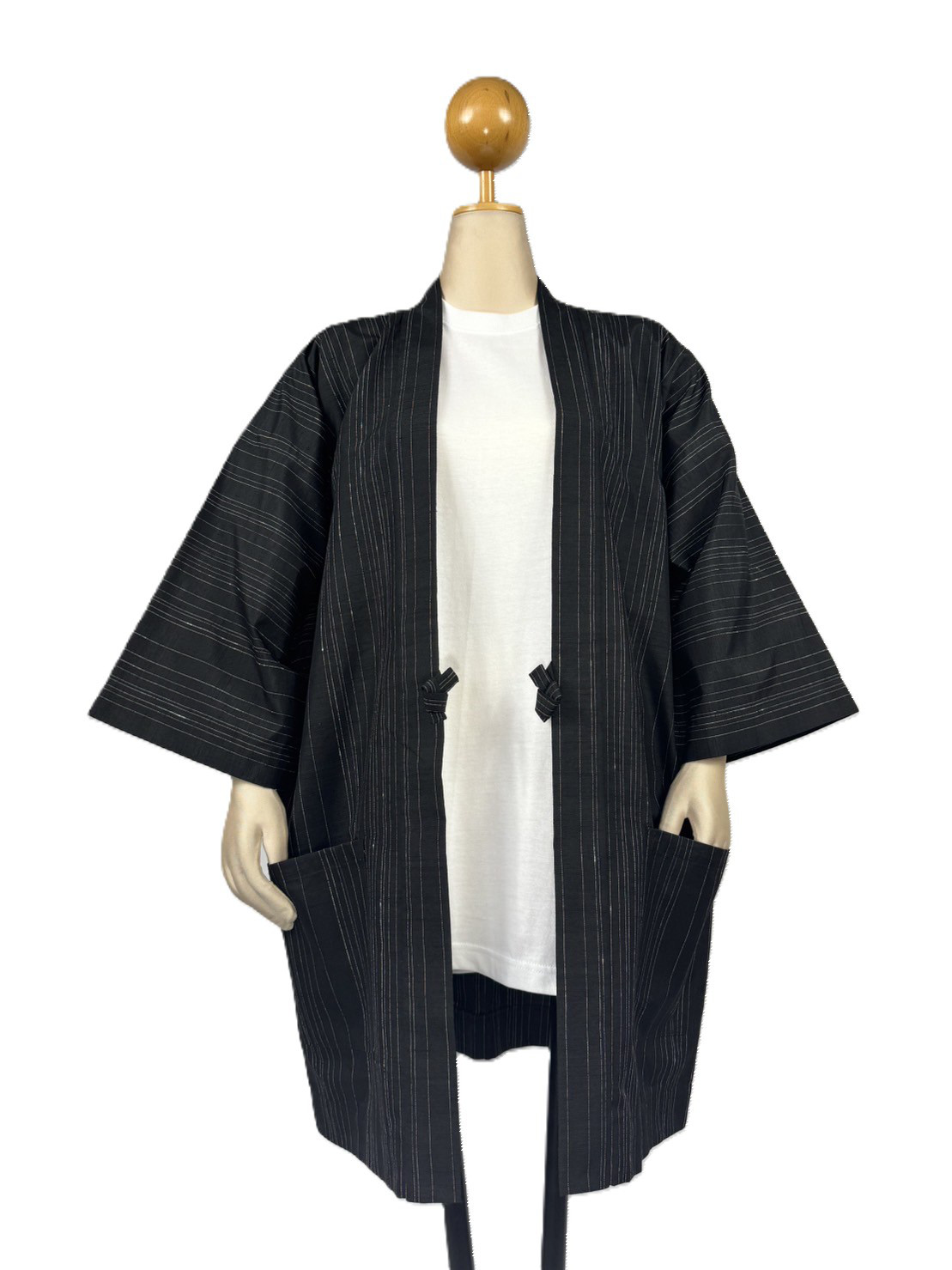 米沢織の機屋が作った「Uwappari 黒縞」絹素材