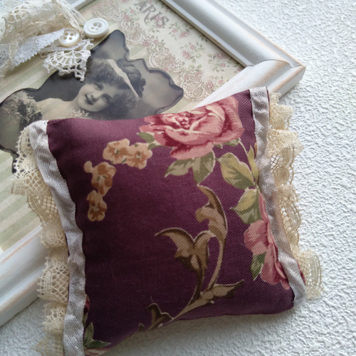 紫の薔薇とアンティークレースのピンクッション その他インテリア雑貨