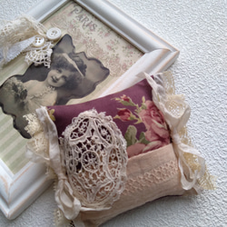 紫の薔薇とアンティークレースのピンクッション その他インテリア雑貨