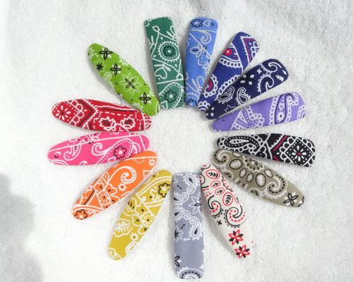 大きめサイズのバンダナ柄のパッチンピン その他ヘア