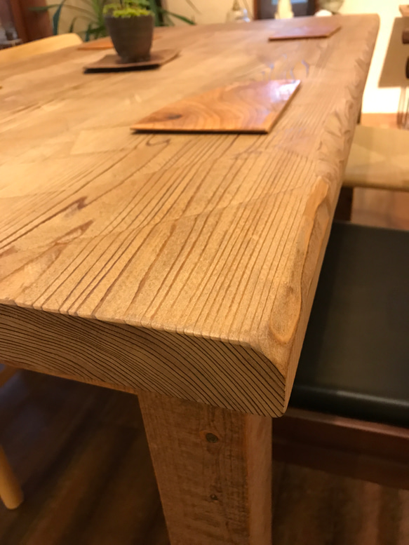 【地産地消材家具】八溝杉無垢材テーブル 5枚目の画像
