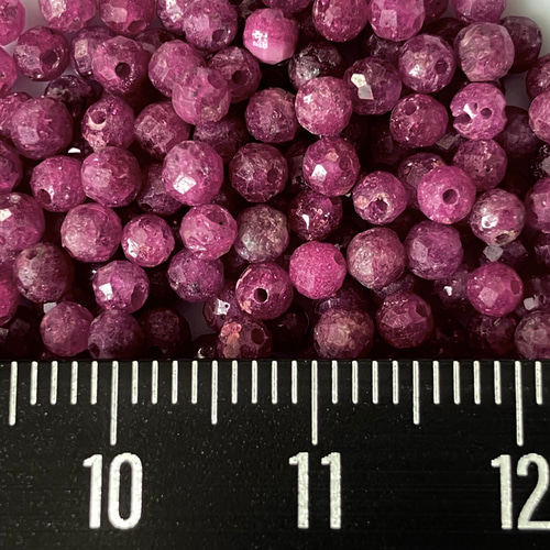 16粒 ハンドメイド素材 天然石ビーズ モザンビーク産ルビー 3mm 天然石