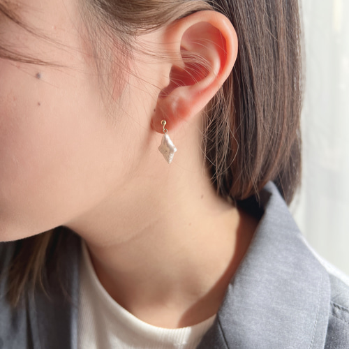 上質な輝き ダイヤ型淡水パールピアス/イヤリング ピアス（スタッド 