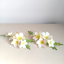 花かご　アメリカンフラワー（ディップフラワー） プルメリア♡髪飾り♡ヘアコーム♡ハワイアン♡ディップアート