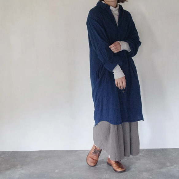 gauze long shirt jacket /草木染め ダブルガーゼロングシャツ 群青色 インド藍染め 2枚目の画像