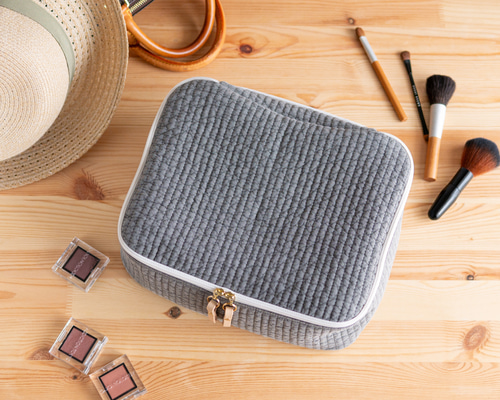 naptime ライトグレー キルティングポーチ Grains de sable サーブル | ポーチ M | HIGHTIDE（ハイタイド）公式サイト