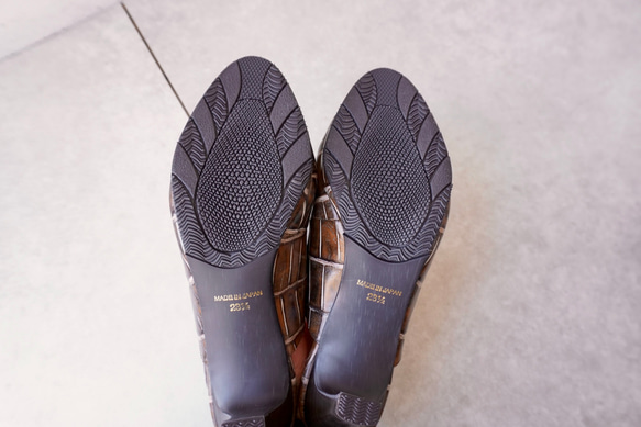 ★最受歡迎的跑步涼鞋！竹鱷魚紋21.5cm-25.5cm 日本真皮合腳綁帶涼鞋 第5張的照片