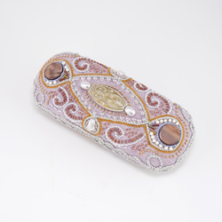 ビーズ刺繍の眼鏡ケース　ハードケース　両面刺繍　ピンク　ガーゼ 2枚目の画像