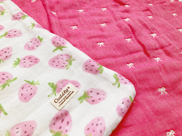 ガーゼケット　おしゃれ切り替え苺　いちご　りぼんピンク　ブランケット　カフェマット　出産準備　出産祝い　ギフト　枕カバー 2枚目の画像