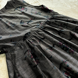 アンティーク大島紬のカシュクールワンピース　ジャンパースカート　ジレ　着物リメイク 7枚目の画像