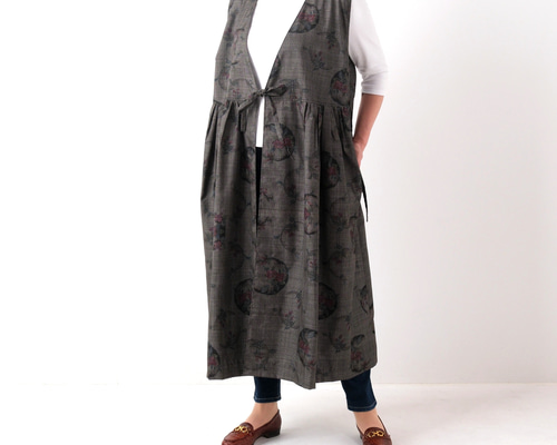 着物リメイク　大島紬のカシュクールワンピース　ジレ　ジャンパースカート　2WAY 80365cd084f2cf2755a15568e1d6ec