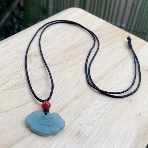 翡翠の円形ペンダントネックレス 約70cm