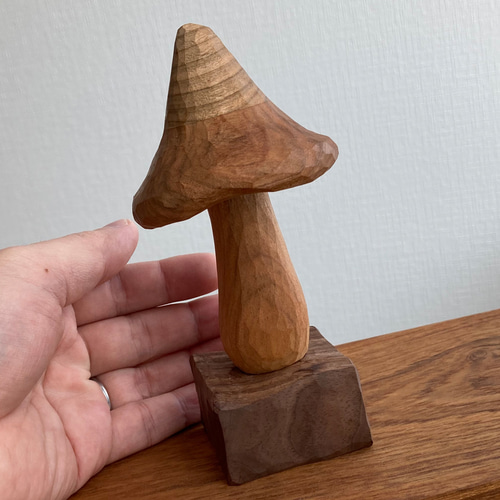 木彫り きのこ 置物 オブジェ（木材：山桜/ウォルナット）（No.T1031