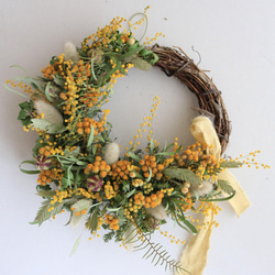 ミモザとナチュラルグリーンのハーフムーンリース ドライフラワー