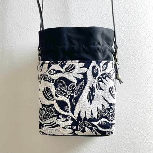 ⚮̈ミナペルホネン carnival navy ネリオバッグ あおり巾着 ショルダー  