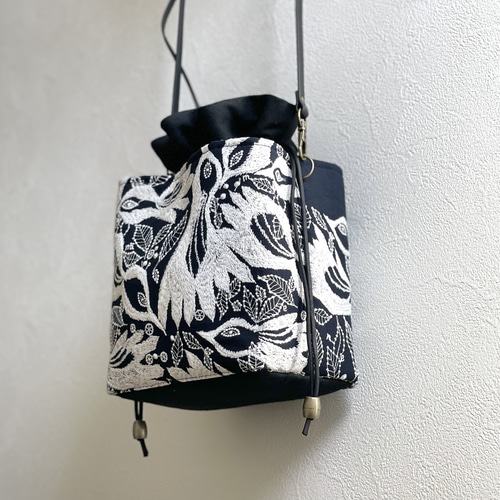 ⚮̈ミナペルホネン carnival navy ネリオバッグ あおり巾着 ショルダー  