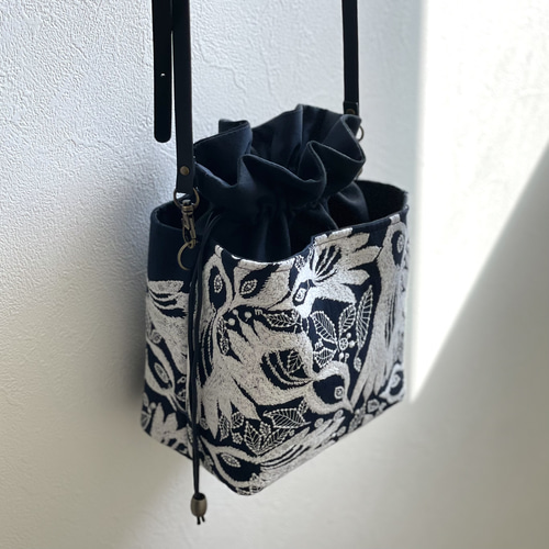 ⚮̈ミナペルホネン carnival navy ネリオバッグ あおり巾着 ショルダー  