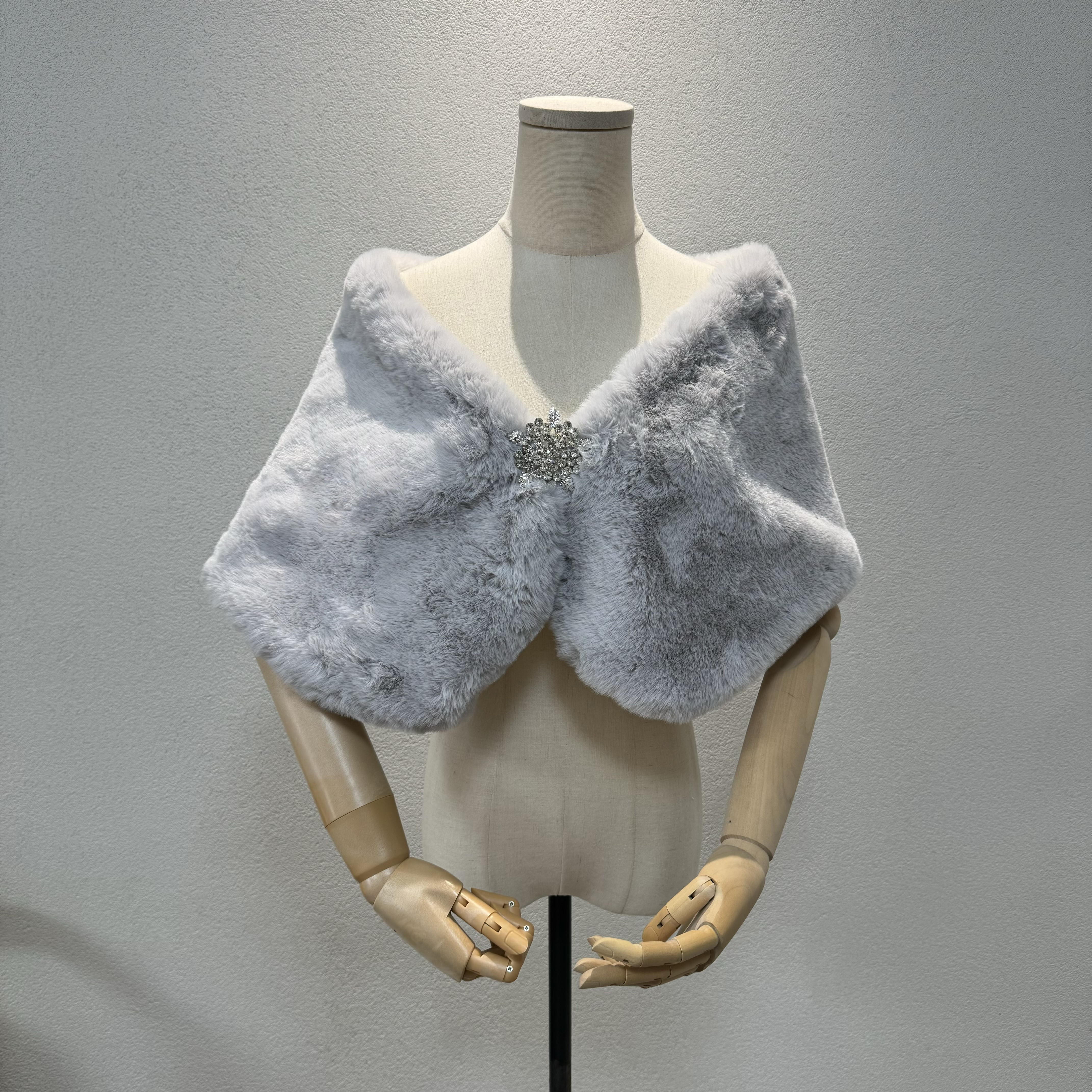 新作！ふわふわ　可愛いケープ　グレー/シャンペン色　2024冬婚/2025春婚にぴったり結婚モケット　ショール ポンチョ