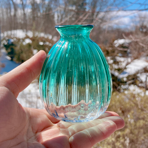 エメラルドグリーンの一輪挿し 一輪挿し・花瓶・花器 kakatiaGlass  