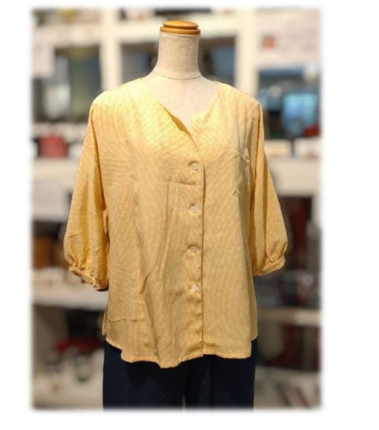 23　キーネックブラウス　前開きブラウス　着物アップサイクル　オーバーブラウス　黄色