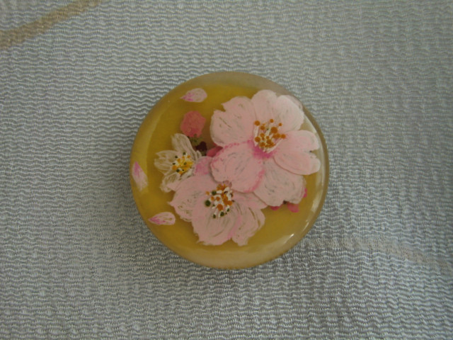 桜＊手描きレジンの帯留め
