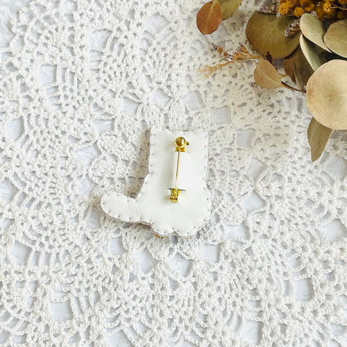 ビーズのオートクチュール刺繍ブローチ・レッサーパンダ ブローチ