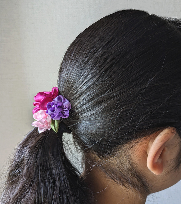 ＜リボンの花と葉っぱのミニブーケ風ヘアゴム＞ 8枚目の画像