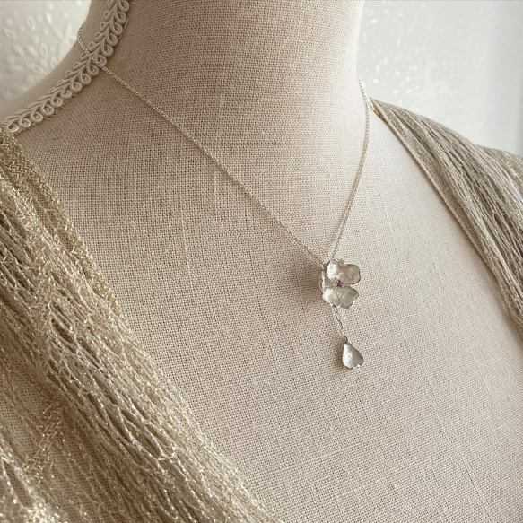 【一点物】花びら舞う桜のネックレス（ピンクサファイア）（silver925） 14枚目の画像