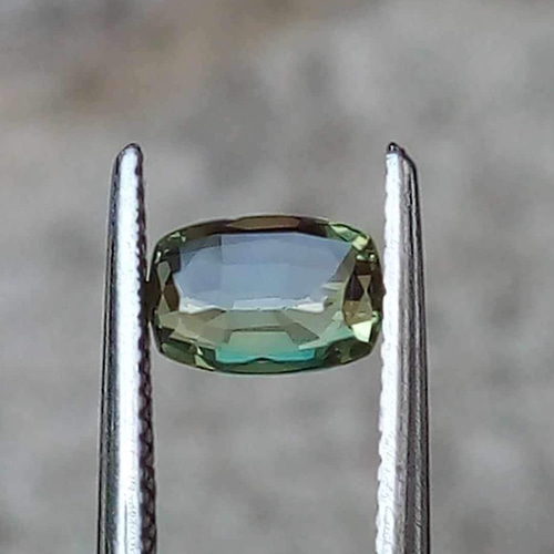 非加熱天然アレキサンドライトルース Unheated Natural Alexandrite