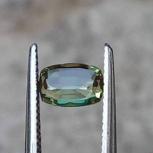 スリランカ産非加熱天然アレキサンドライトルース 非加熱天然アレキサンドライトルース Unheated Natural Alexandrite