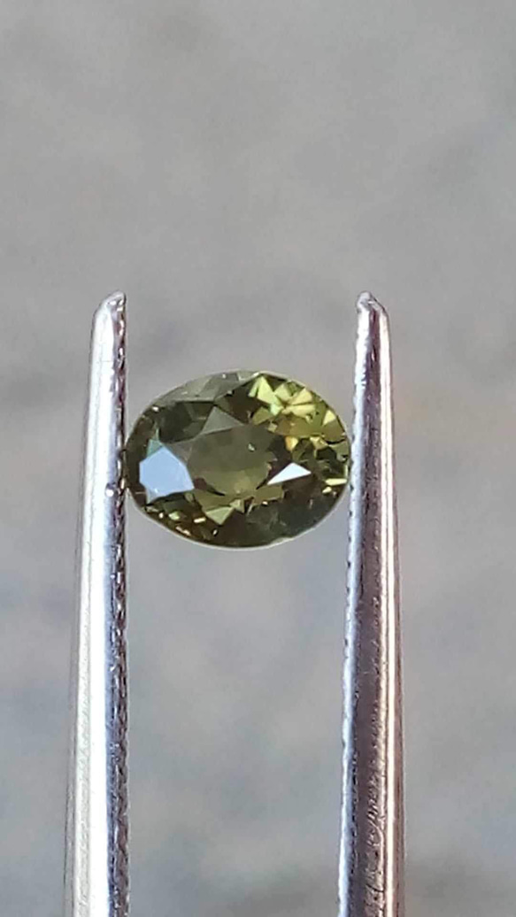 スリランカ産非加熱天然アレキサンドライトルース 非加熱天然アレキサンドライトルース Natural Unheated Alexandrite