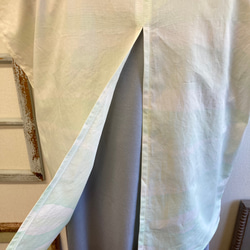 手書きアート❤️龍をイメージしたコットン素材の後ろスリットブラウス（オフホワイト、淡いグリーン）サイズフリーL 16枚目の画像